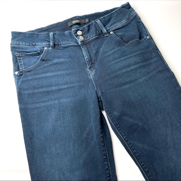 Hudson Signature Boot Jeans Medium Wash, Size 31 - Picture 3 of 14